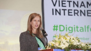 Việt Nam : diễn đàn internet, thuyền viên mất tích, kinh tế khởi sắc