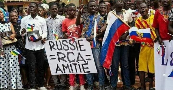 Điểm báo Pháp - Trung Phi : Lò tuyên truyền mạnh mẽ cho Nga